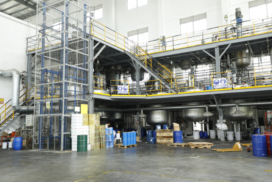 طلاء سيارات أحمر شفاف متين للغاية و سريع التجفيف ومقاوم للأشعة فوق البنفسجية