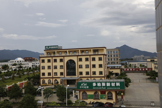 طلاء سيارات بيضاء لامعة عالية مع مجموعة متنوعة من الألوان للسيارات والشاحنات الراقية